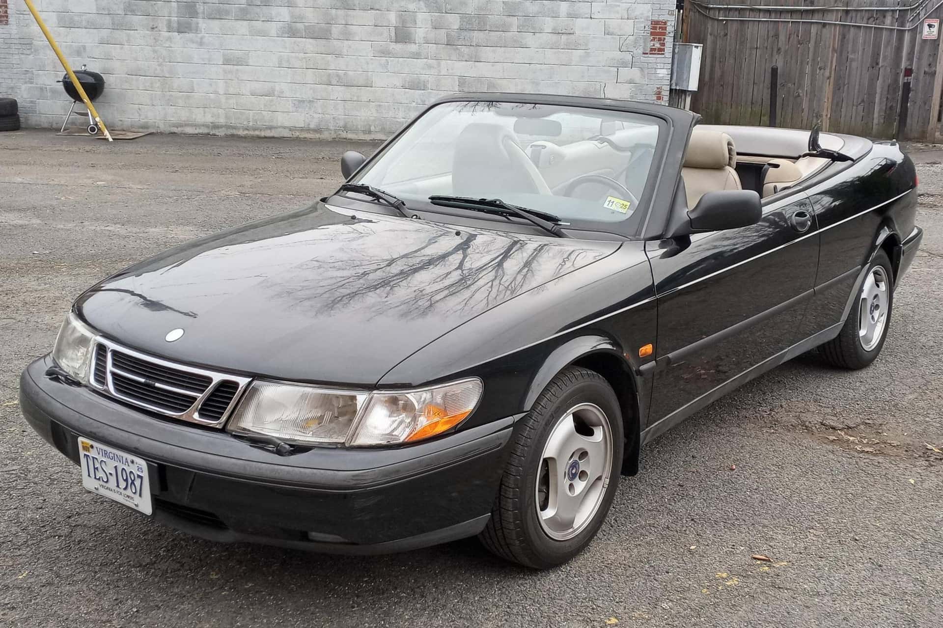 1998 Saab 900 sold for $2,700