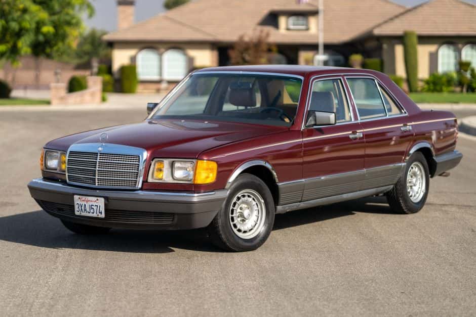 1985 Mercedes-Benz W126 S-Class sold for $7,350