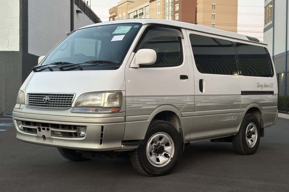 1998 Toyota HiAce sold for $10,270