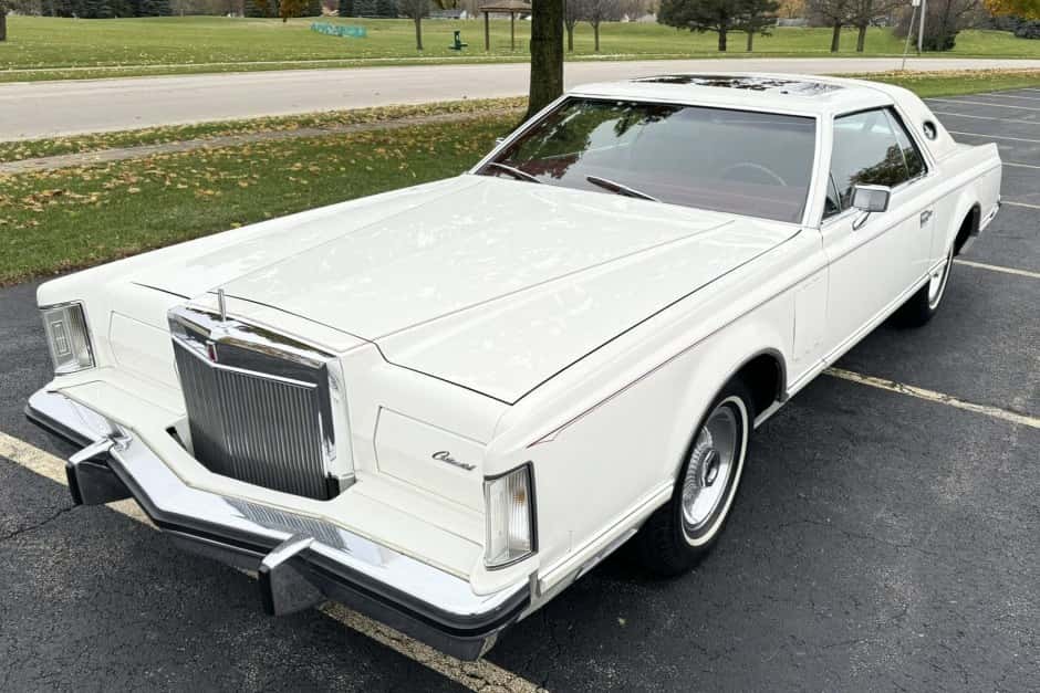1977 Lincoln Continental Mark V (1977-1979) sold for $17,600
