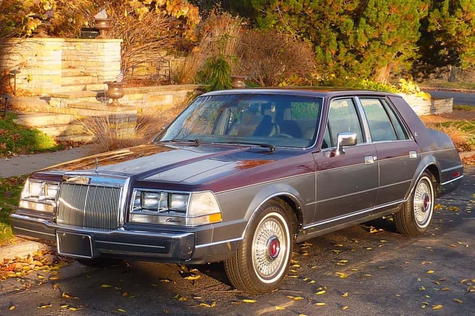 1984 Lincoln Continental (1982-1987) sold for $7,200