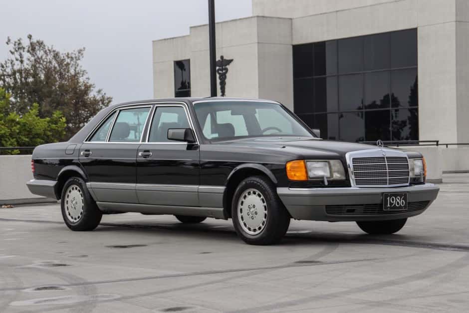 1986 Mercedes-Benz W126 S-Class sold for $16,550