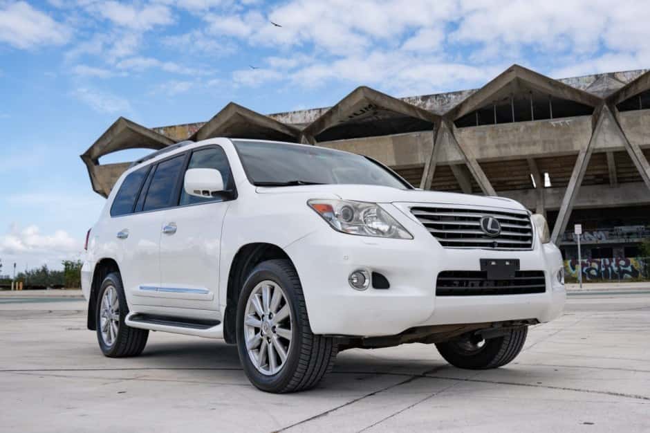 2010 Lexus LX570 sold for $17,305