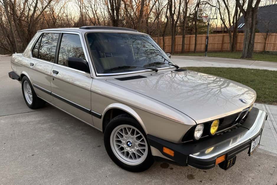 1985 BMW E28 5-Series sold for $17,000
