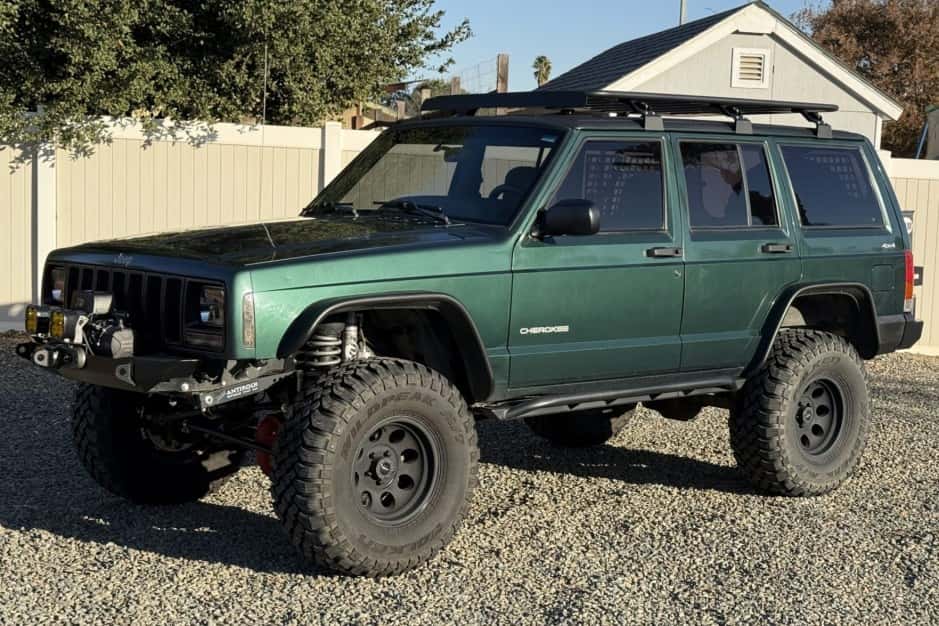 2000 Jeep XJ Cherokee sold for $13,200