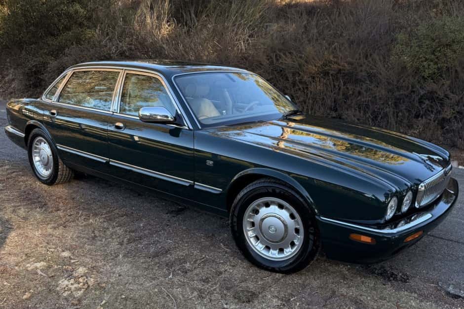 2000 Jaguar X308 XJ (1998-2003) sold for $13,000