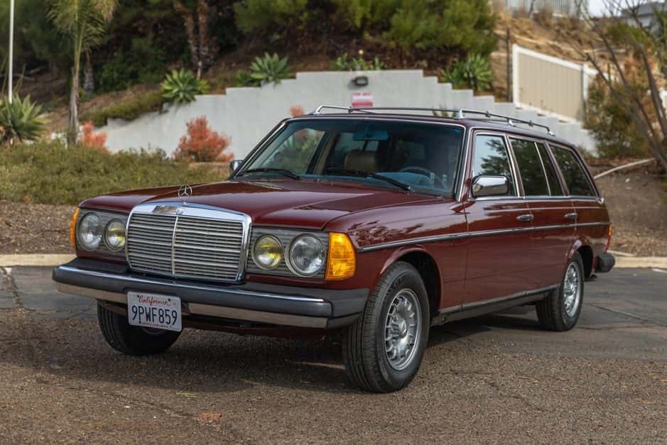 1983 Mercedes-Benz W123 sold for $13,000