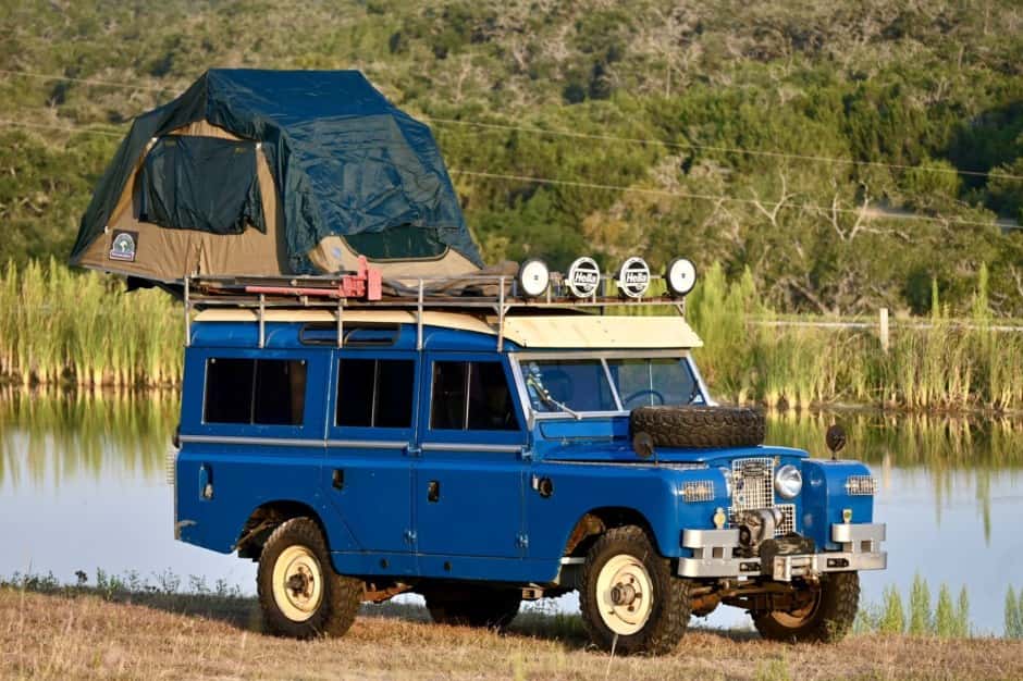 1967 Land Rover Series 109 sold for $20,000