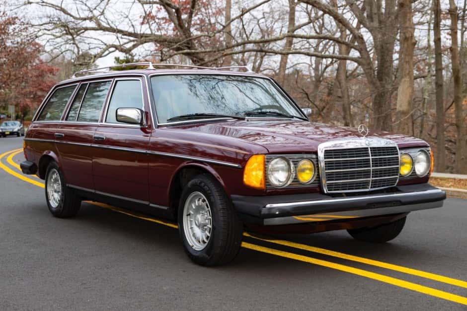 1985 Mercedes-Benz W123 sold for $0