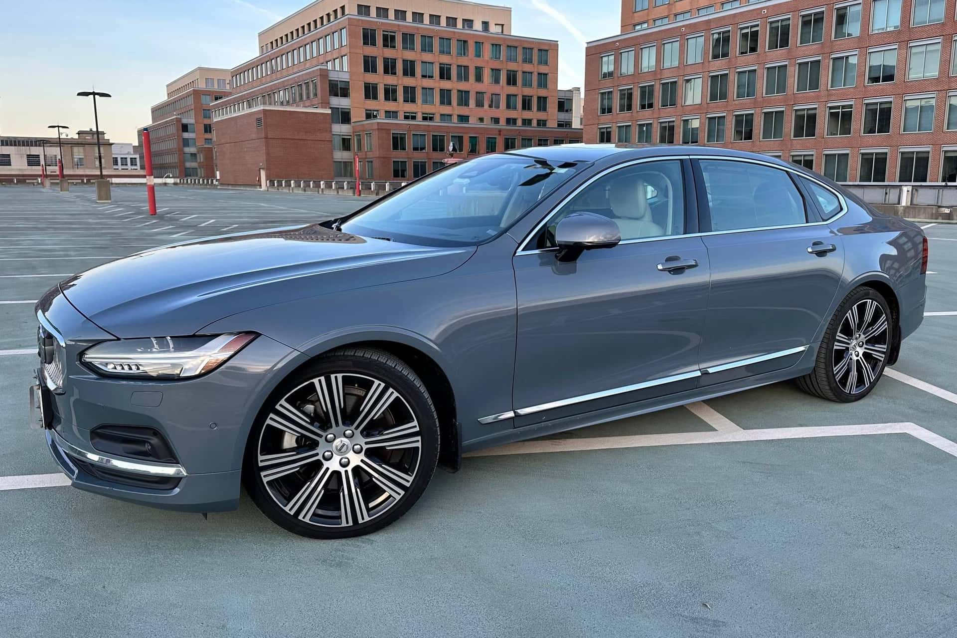2022 Volvo S90 sold for $31,000