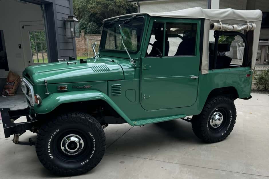 1974 Toyota Land Cruiser FJ40 sold for $37,000
