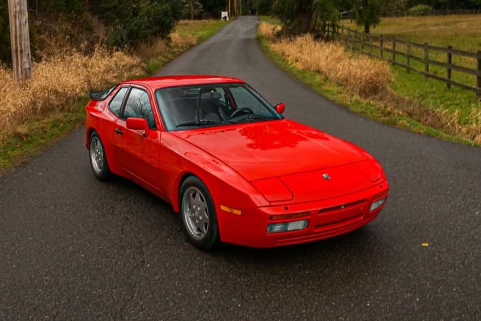 1986 Porsche 944 Turbo sold for $17,500