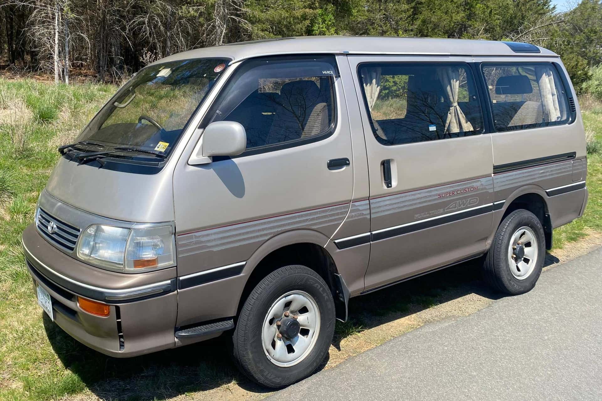 1995 Toyota HiAce sold for $7,654