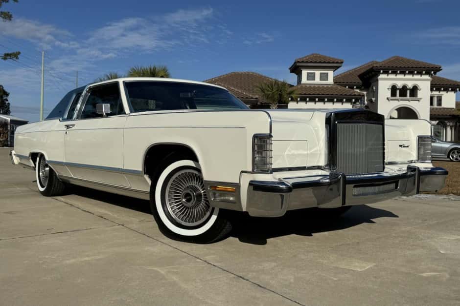 1978 Lincoln Continental (1970-1979) sold for $14,000