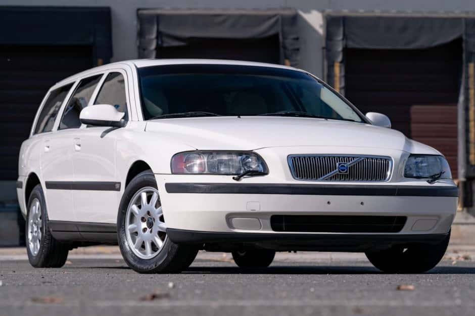 2001 Volvo V70 sold for $6,600