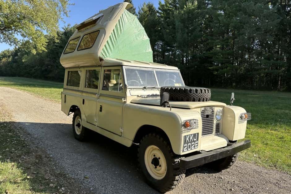 1967 Land Rover Series 109 sold for $15,000