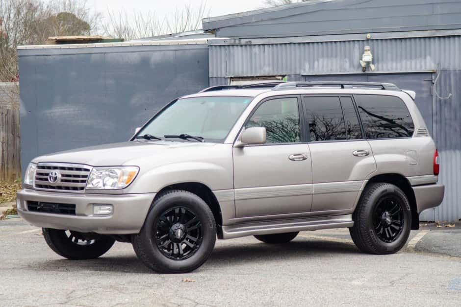 2006 Toyota Land Cruiser 100-Series sold for $8,900