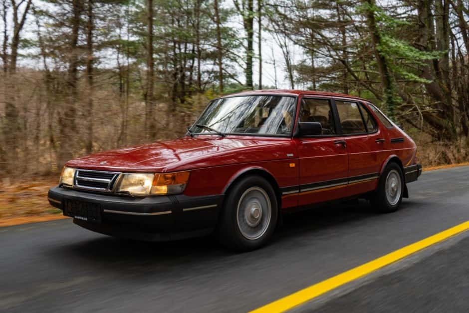 1992 Saab 900 sold for $13,500