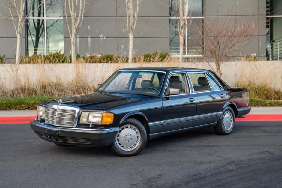 1990 Mercedes-Benz W126 S-Class sold for $19,750