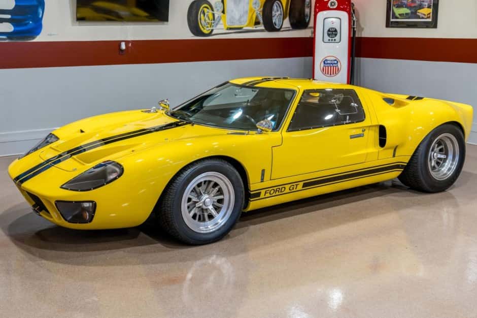 0 Ford GT40 Replica sold for $130,000