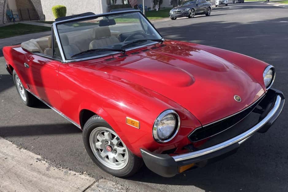 1982 Fiat 124 Spider (1966-1985) sold for $16,000