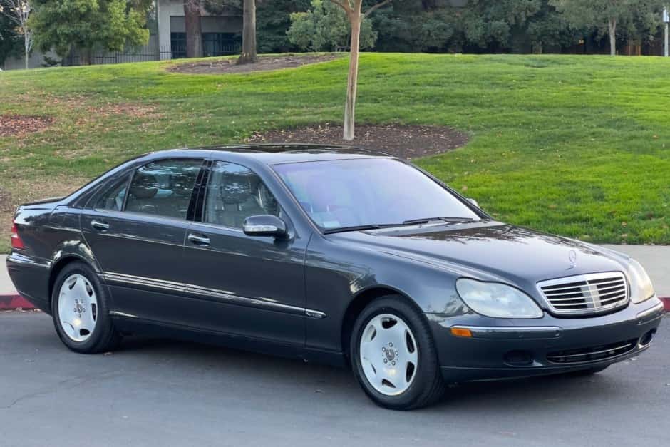 2001 Mercedes-Benz W220 S-Class sold for $12,500