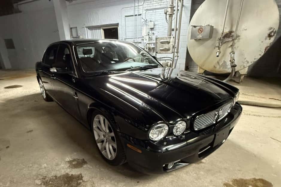 2009 Jaguar X350/X356/X358 XJR (2004-2009) sold for $9,500