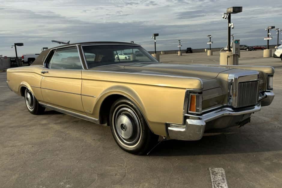 1970 Lincoln Continental Mark III (1969-1971) sold for $11,000