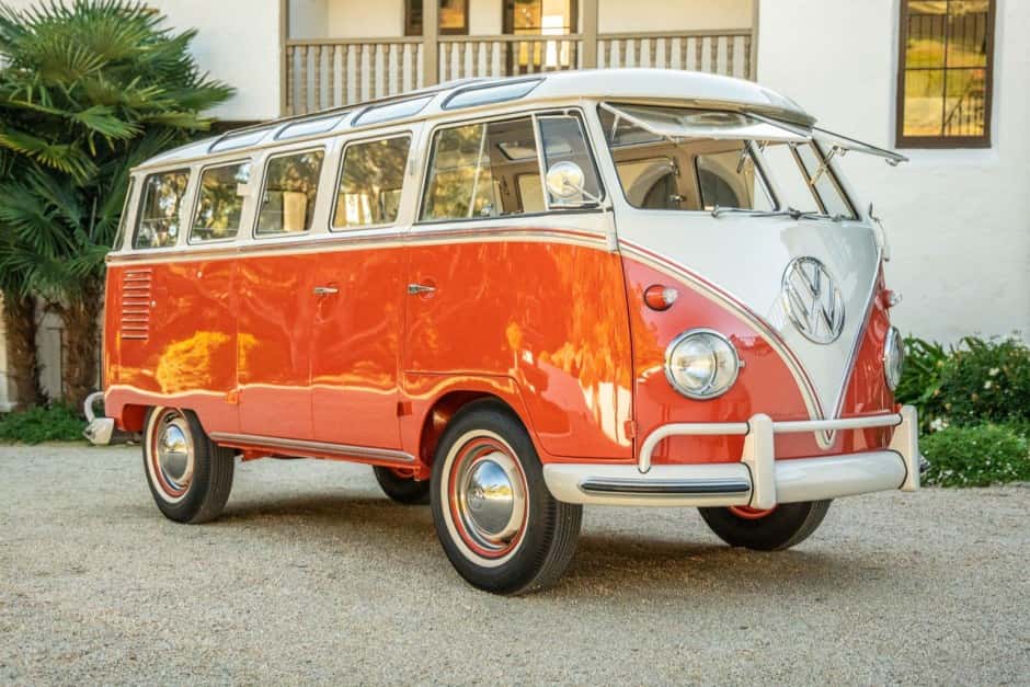 1959 Volkswagen Split-Window Bus sold for $100,300