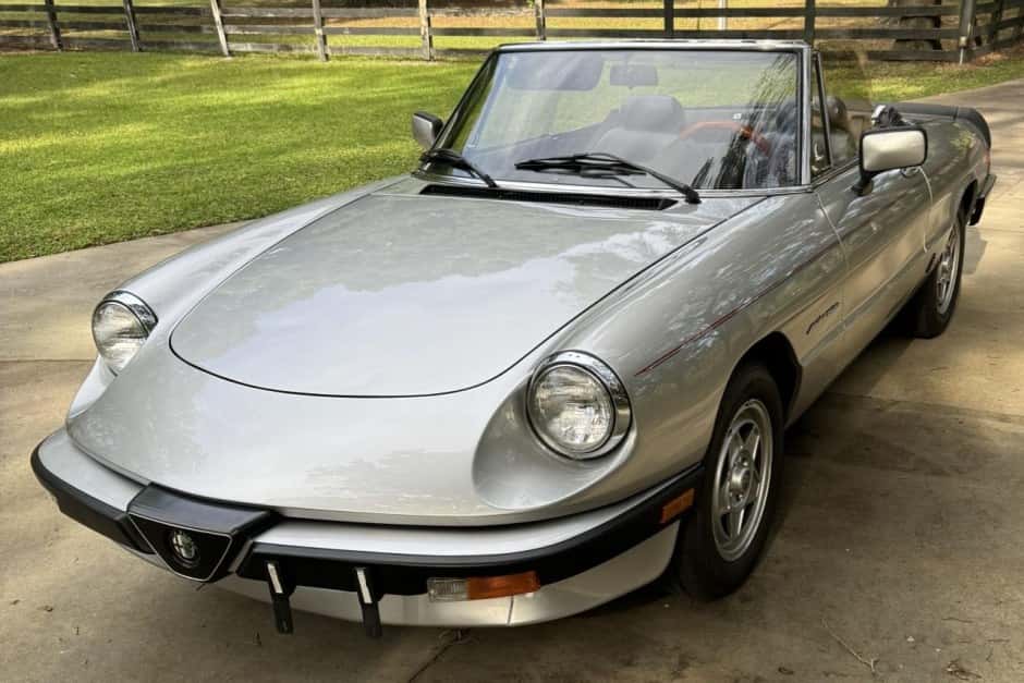 1984 Alfa Romeo 105/115 Spider Series 3 sold for $9,600