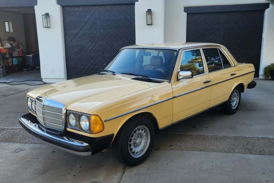 1983 Mercedes-Benz W123 sold for $8,000
