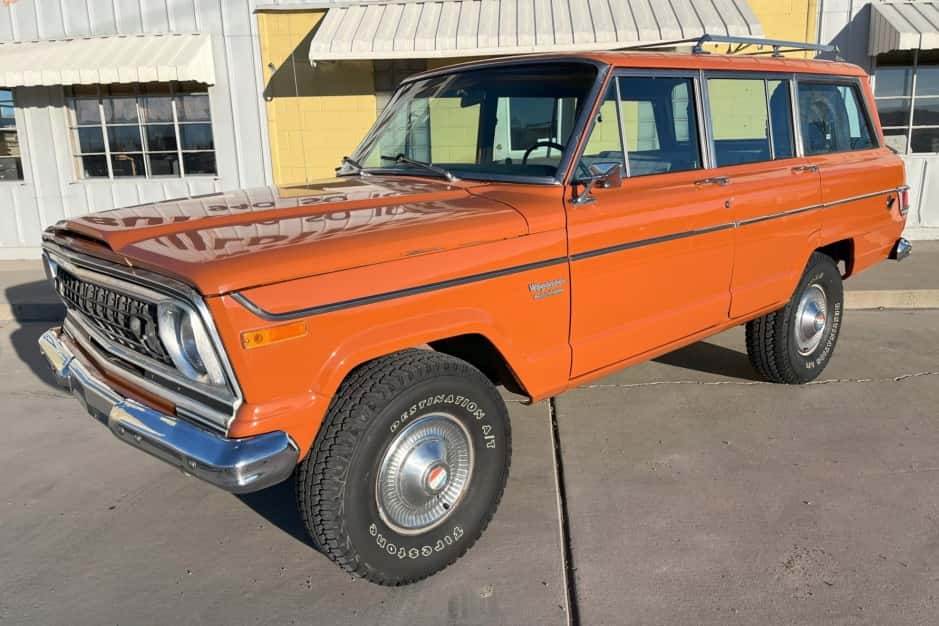 1977 Jeep SJ Wagoneer sold for $22,950