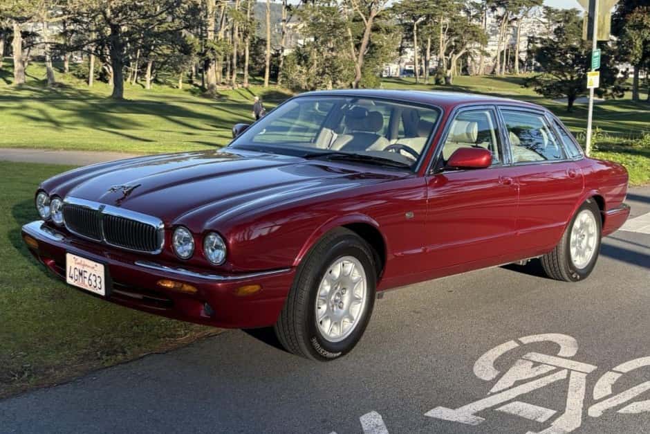 1999 Jaguar X308 XJ (1998-2003) sold for $7,888