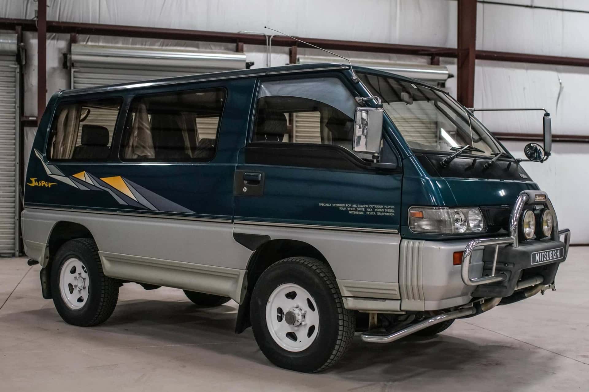 1994 Mitsubishi Delica sold for $14,100