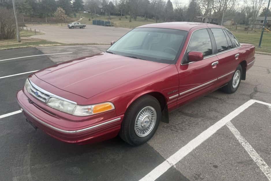 1995 Ford Crown Victoria sold for $7,000