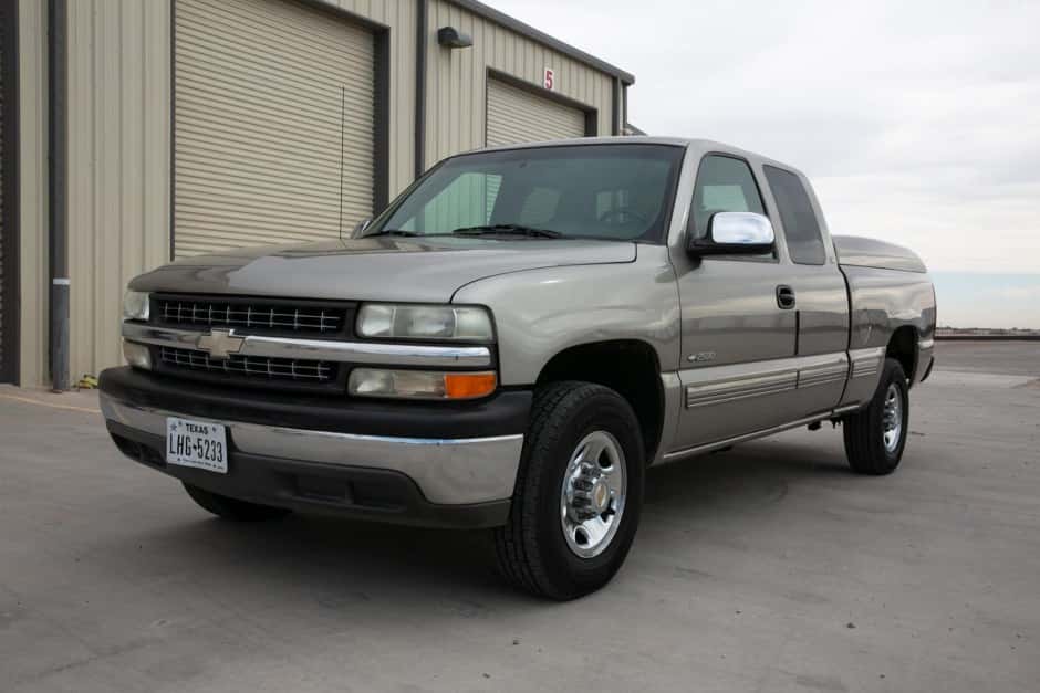 1999 Chevrolet Silverado GMT800 (1999-2007) sold for $11,000