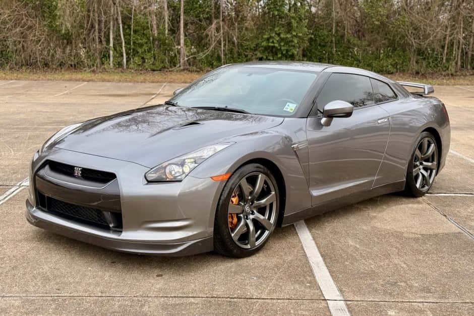 2010 Nissan GT-R R35 sold for $60,500