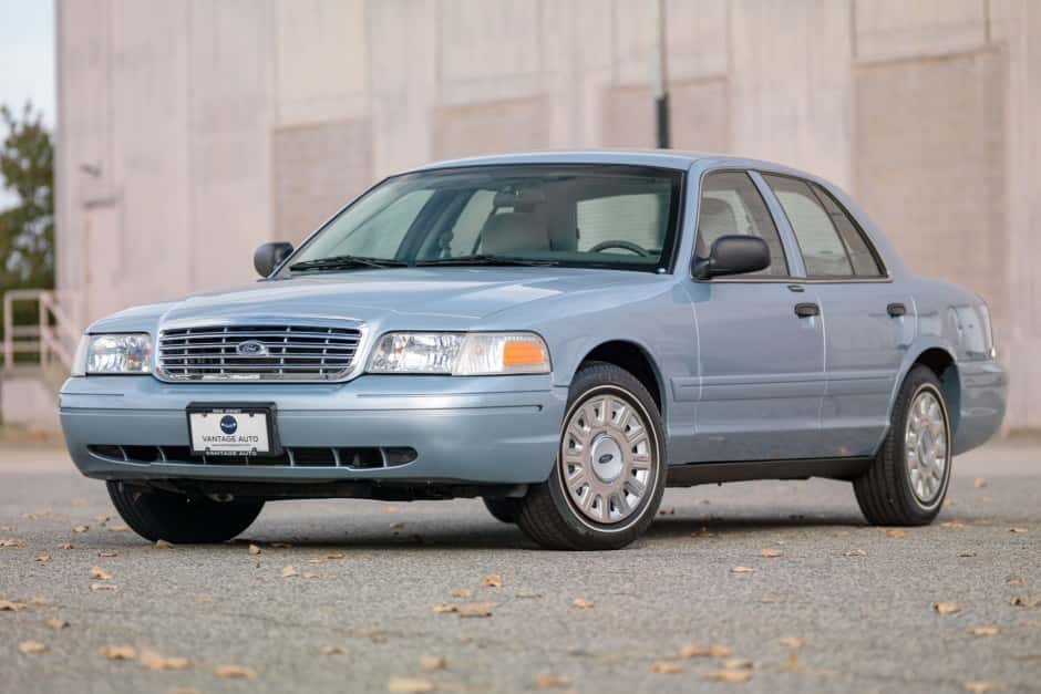 2004 Ford Crown Victoria sold for $15,800