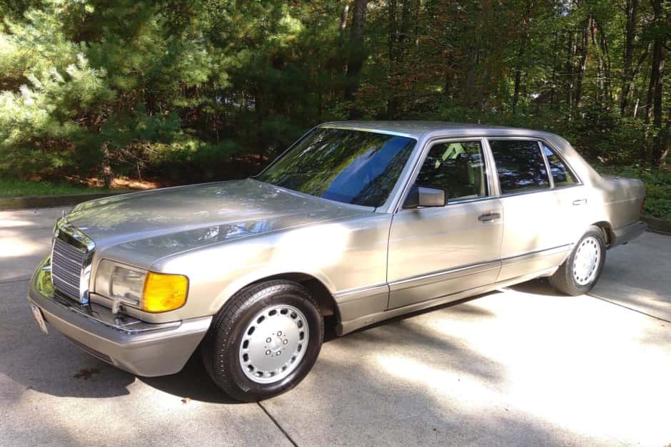 1991 Mercedes-Benz W126 S-Class sold for $17,250