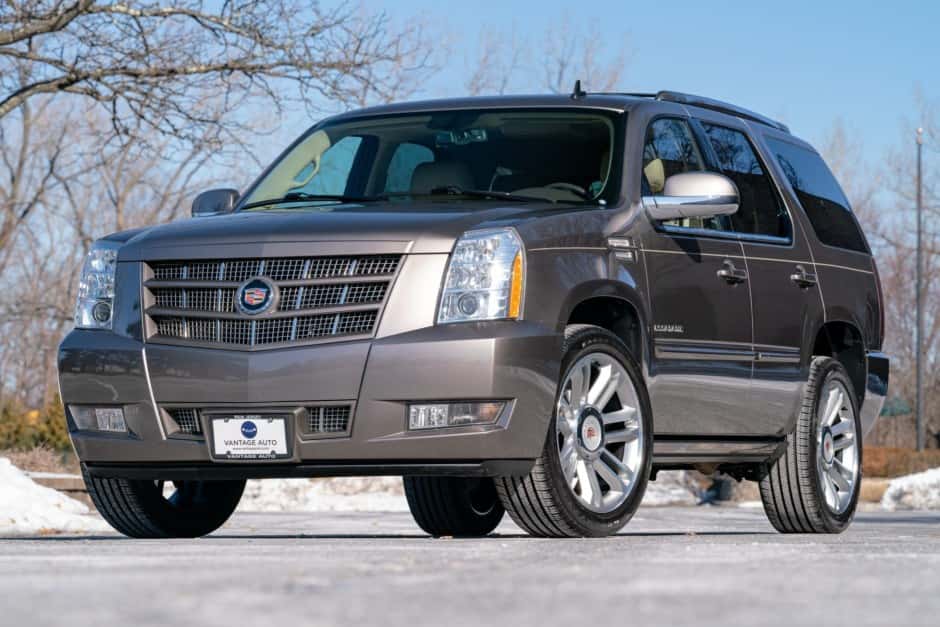 2014 Cadillac Escalade & EXT GMT900 (2007-2014) sold for $35,250