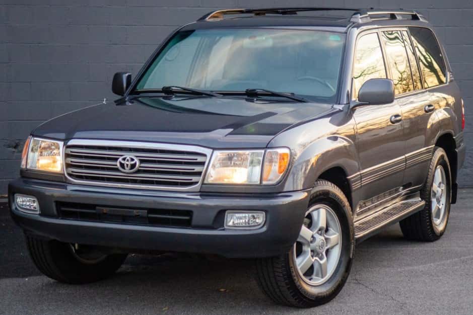 2005 Toyota Land Cruiser 100-Series sold for $6,150