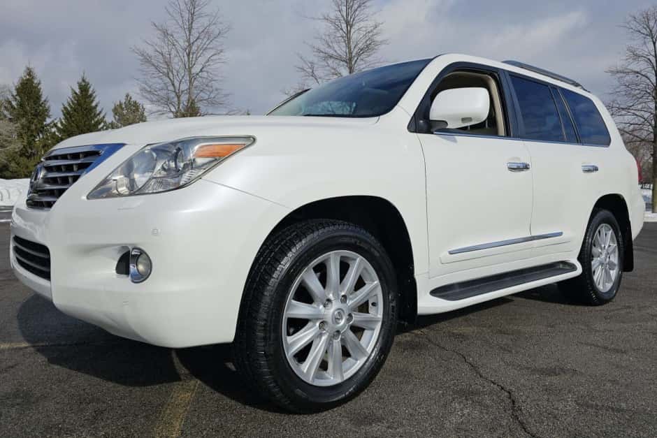 2009 Lexus LX570 sold for $28,250