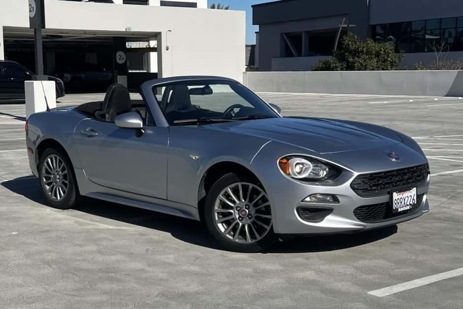 2018 Fiat 124 Spider (2017-2020) sold for $11,000