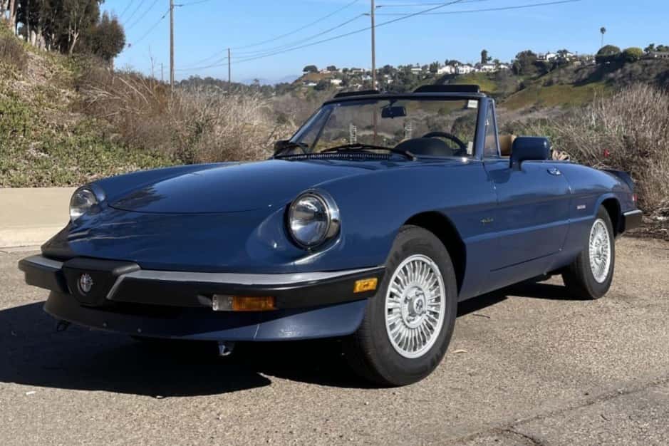 1990 Alfa Romeo 105/115 Spider Series 3 sold for $8,100