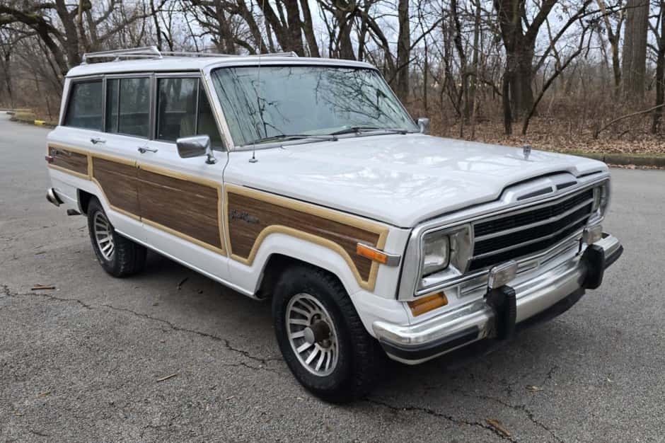1989 Jeep SJ Grand Wagoneer sold for $12,750