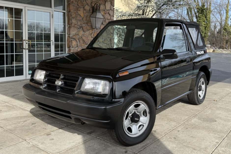 1997 Geo Tracker/Suzuki Sidekick sold for $8,000