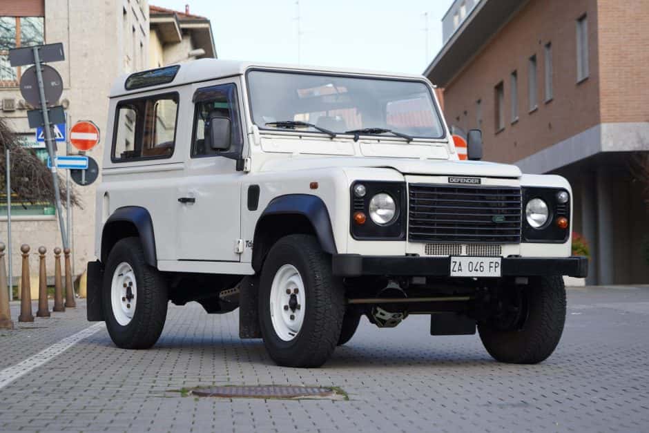 2001 Land Rover 90 / Defender 90 (Euro Spec) sold for €39,000