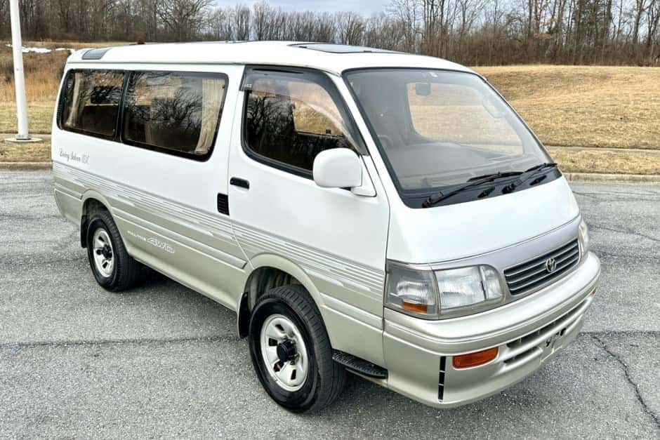 1995 Toyota HiAce sold for $7,001