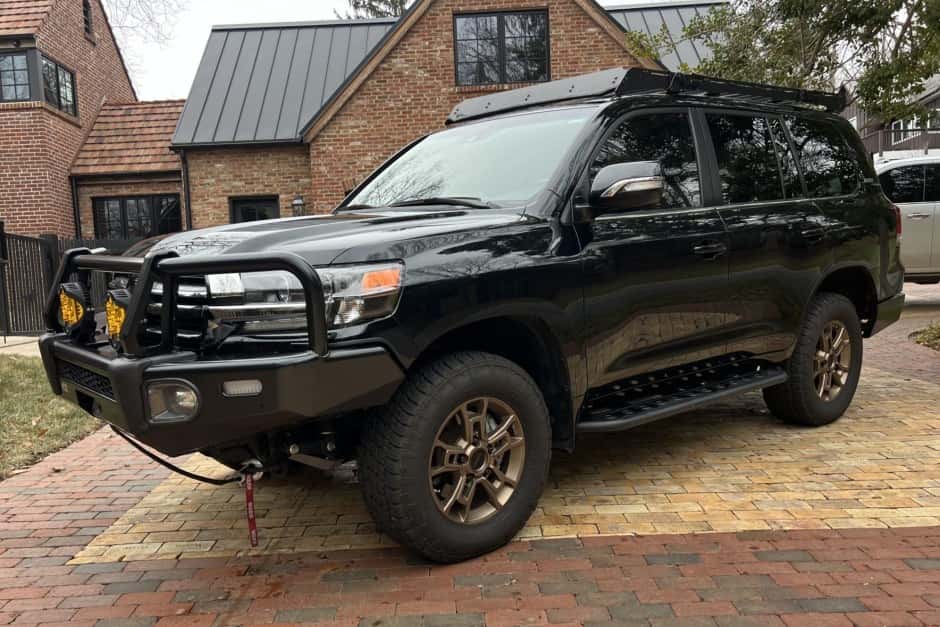 2021 Toyota Land Cruiser 200-Series sold for $95,000