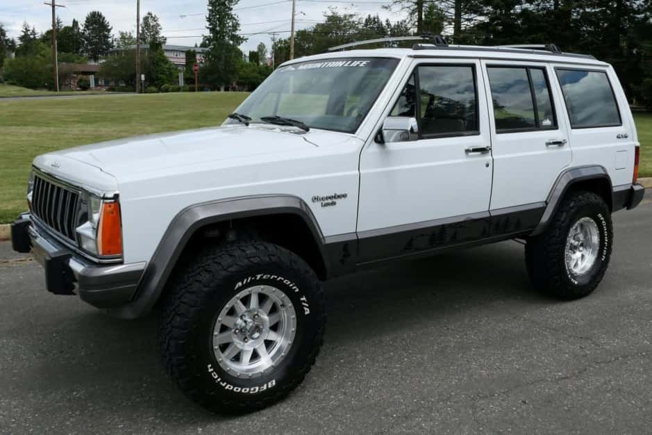 1992 Jeep XJ Cherokee sold for $9,000